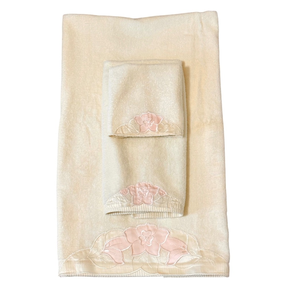 Vintage‎ 1978 Grand Prix by Avanti Cream Pink Floral Applique 5pc Towel Set USA